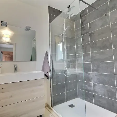 Charming Quiet Pool Villa Toulon