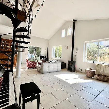 Villa Charming Quiet Pool