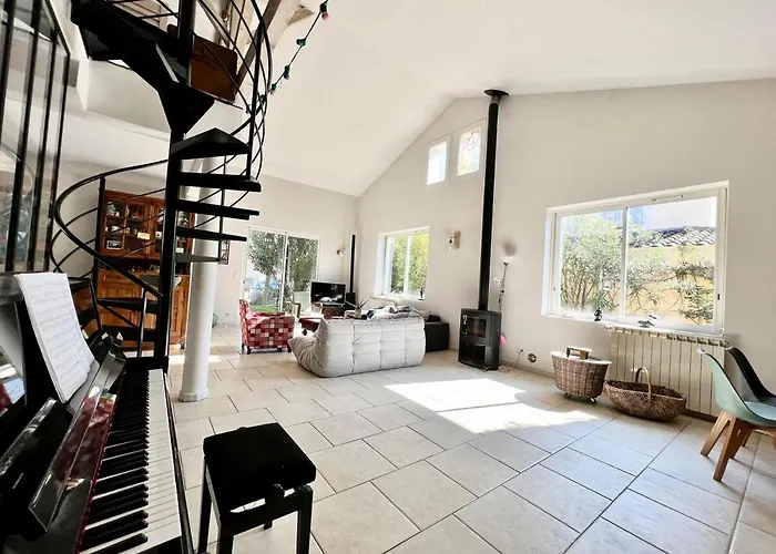 Villa Charming Quiet Pool