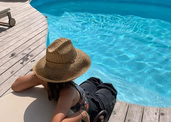 Charming Quiet Pool Villa Toulon