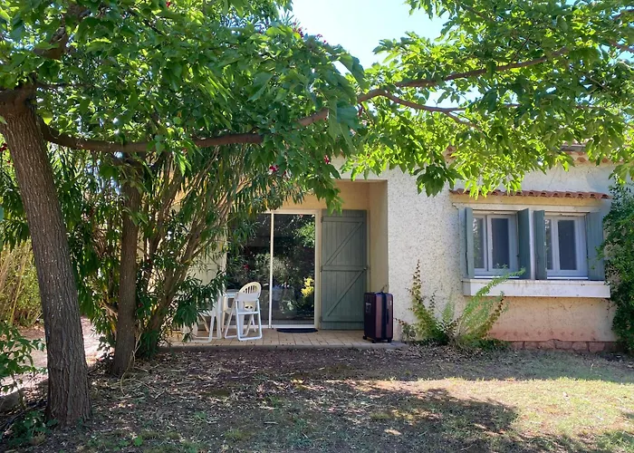 Charming Quiet Pool Villa Toulon