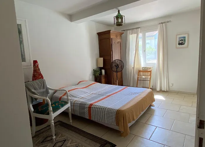 Villa Charming Quiet Pool