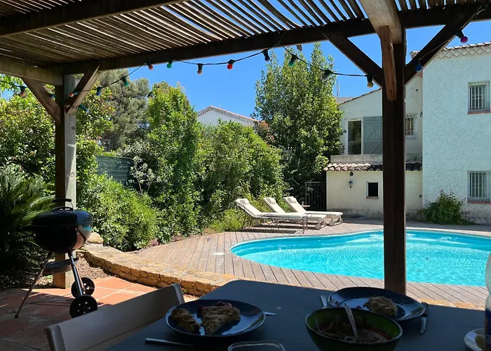 Charming Quiet Pool Toulon